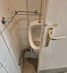 Fekete Delfin Bár & Kávézó