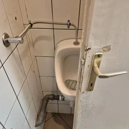 Fekete Delfin Bár & Kávézó Budapest - Mosdó