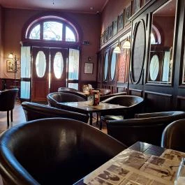 Fekete Sas Kávéház Hódmezővásárhely - Belső