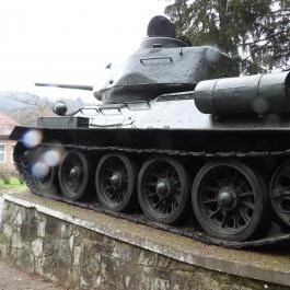 Felszabadulási emlékmű, Nemesmedves - Egyéb