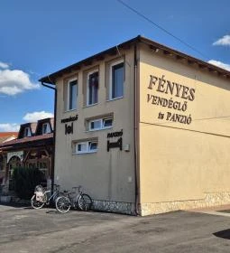 Fényes Vendéglő