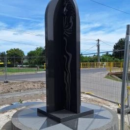 Fénykapu Sülysáp - Külső kép