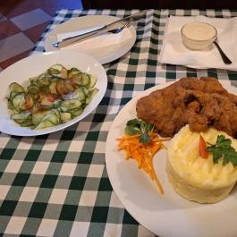 Fenyő Vendéglő Budaörs - Étel/ital