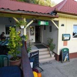 Fenyves Vendéglő , Pilis - Külső kép