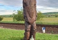 Férfi és nő szobor Iklad