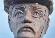 Férfi és nő szobor Iklad