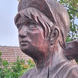 Férfi és nő szobor Iklad - Egyéb