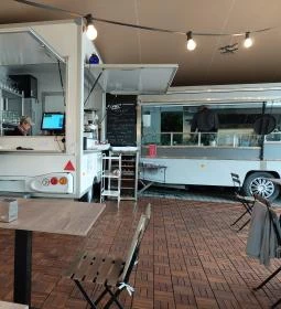 Flyby Steakhouse & BBQ Étterem