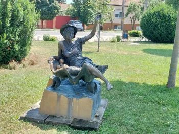 Fontana-szobor Szarvas