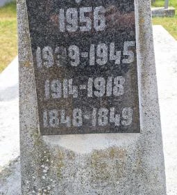 Forradalom és szabadságharc emlékműve