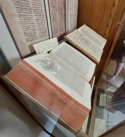 Főszékesegyházi Könyvtár