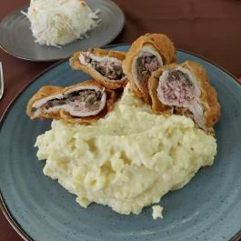 Fürtös Vendéglő , Kecel - Étel/ital