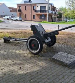 Gábor Áron Páncéltörő Tüzérezred emlékműve