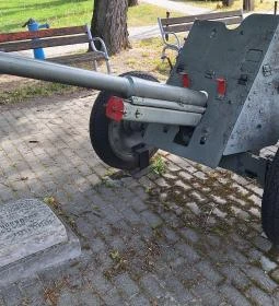 Gábor Áron Páncéltörő Tüzérezred emlékműve