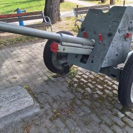 Gábor Áron Páncéltörő Tüzérezred emlékműve Kiskunhalas - Egyéb