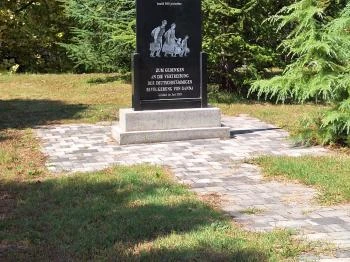 Ganna németajkú lakossága elűzetésének emlékműve Ganna