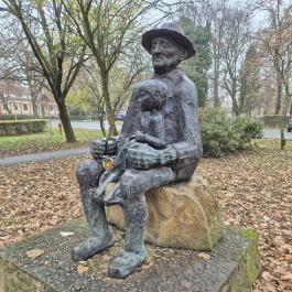 Generációk szobra Bóly - Külső kép