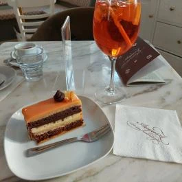 Geraldine – Auguszt Múzeumkert Budapest - Étel/ital