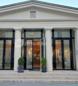 Geraldine – Auguszt Múzeumkert