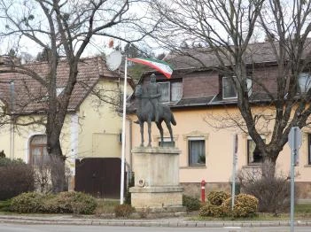 Géza fejedelem lovas szobra Verőce