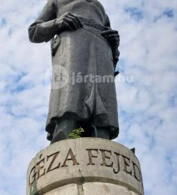 Géza fejedelem szobra