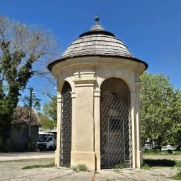 Gloriette, Nepomuki Szent János szobrával Budapest - Külső kép