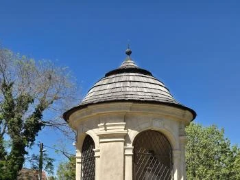 Gloriette, Nepomuki Szent János szobrával Budapest