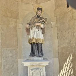 Gloriette, Nepomuki Szent János szobrával Budapest - Külső kép