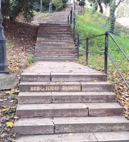 Glücklich Vilma lépcső