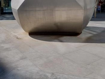 Gömböc-szobor Budapest