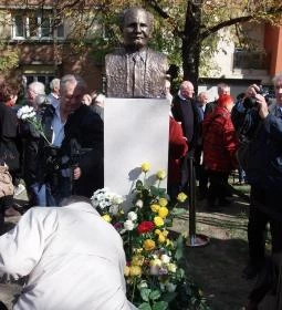 Göncz Árpád emlékmű