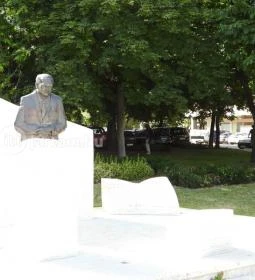 Göncz Árpád szobra