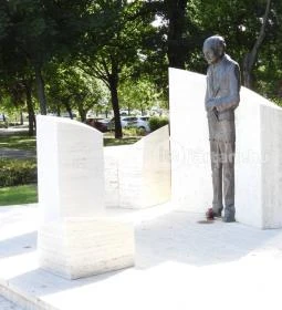 Göncz Árpád szobra