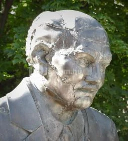 Göncz Árpád szobra