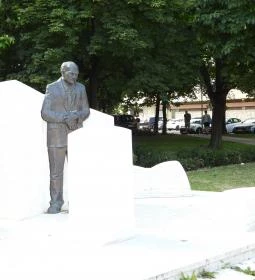 Göncz Árpád szobra