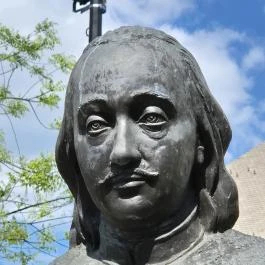 Grassalkovich Antal szobra Hatvan - Külső kép