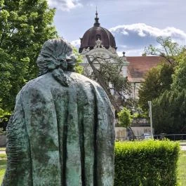 Grassalkovich Antal szobra Gödöllő - Külső kép