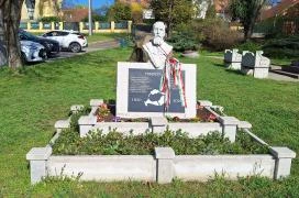 gróf Apponyi Albert szobor Pécel