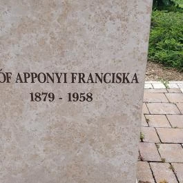 Gróf Apponyi Franciska szobra Fót - Egyéb