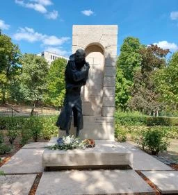 Gróf Esterházy János emlékmű