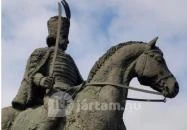 Galánthai Gróf Eszterházy József Antal lovasszobra Tatabánya