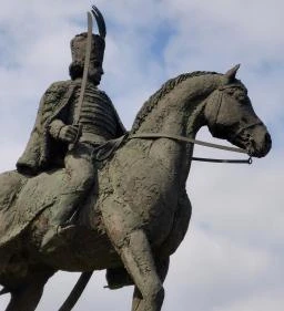 Galánthai Gróf Eszterházy József Antal lovasszobra