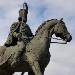 Galánthai Gróf Eszterházy József Antal lovasszobra Tatabánya - Egyéb