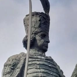 Galánthai Gróf Eszterházy József Antal lovasszobra Tatabánya - Egyéb