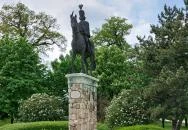 Galánthai Gróf Eszterházy József Antal lovasszobra Tatabánya