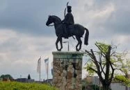 Galánthai Gróf Eszterházy József Antal lovasszobra Tatabánya