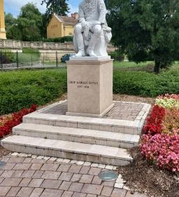 Gróf Károlyi István szobor