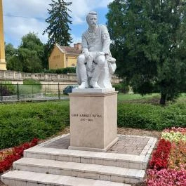 Gróf Károlyi István szobor Fót - Külső kép