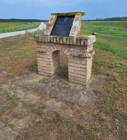 Gróf Szapáry Gyula emléktáblája