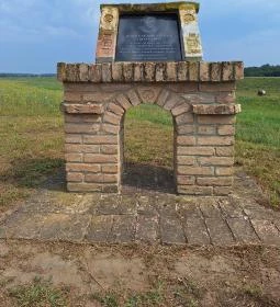 Gróf Szapáry Gyula emléktáblája